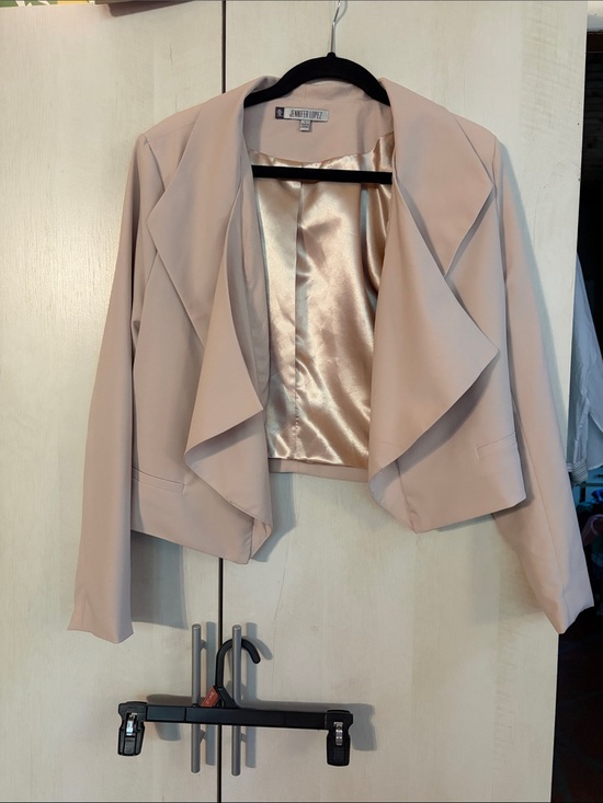 Jennifer Lopez Jackets & Blazers - Jennifer Lopez Pale Blush Open-Front Cropped Blazer